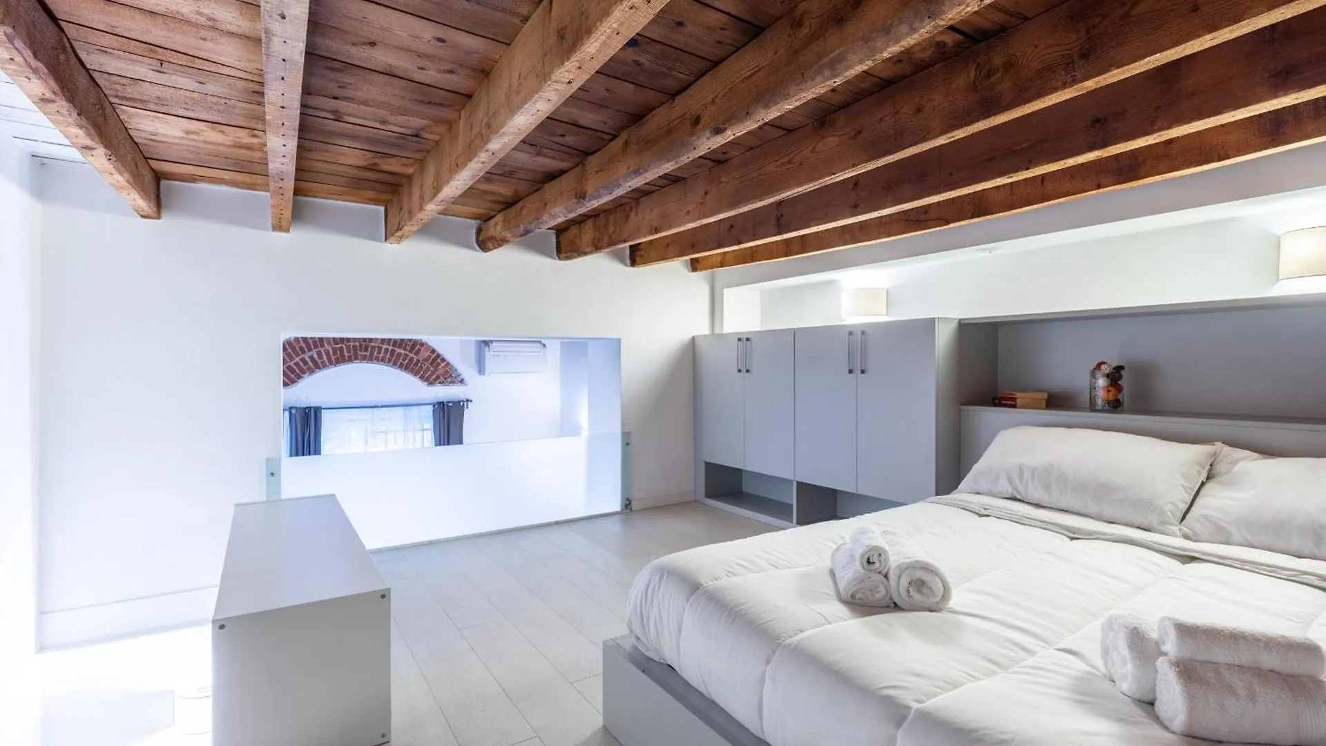 Porta Romana-Duomo- Design Loft Milan Italy