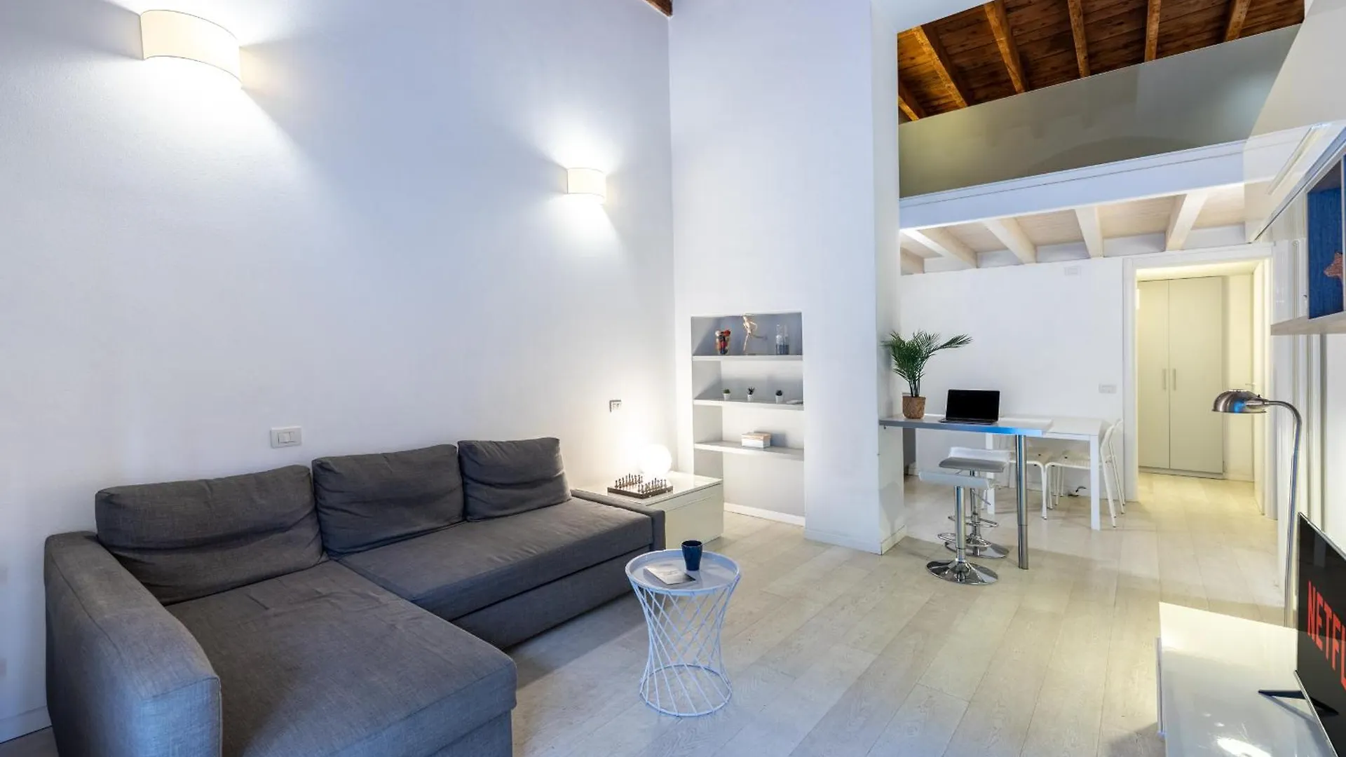 Porta Romana-Duomo- Design Loft Milan 0*,  Italy